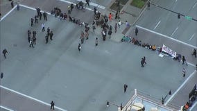 Chicago protesters block traffic, demand ceasefire in Israel