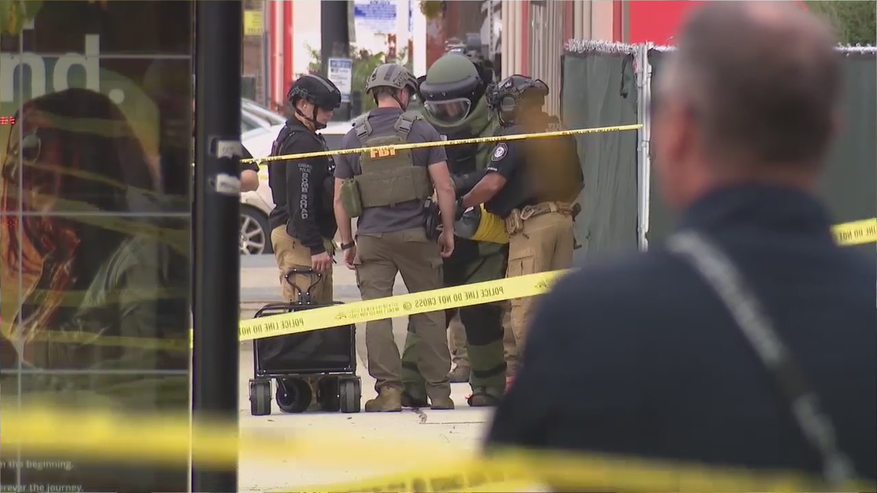Bomb squad responds to Chicago's North Side