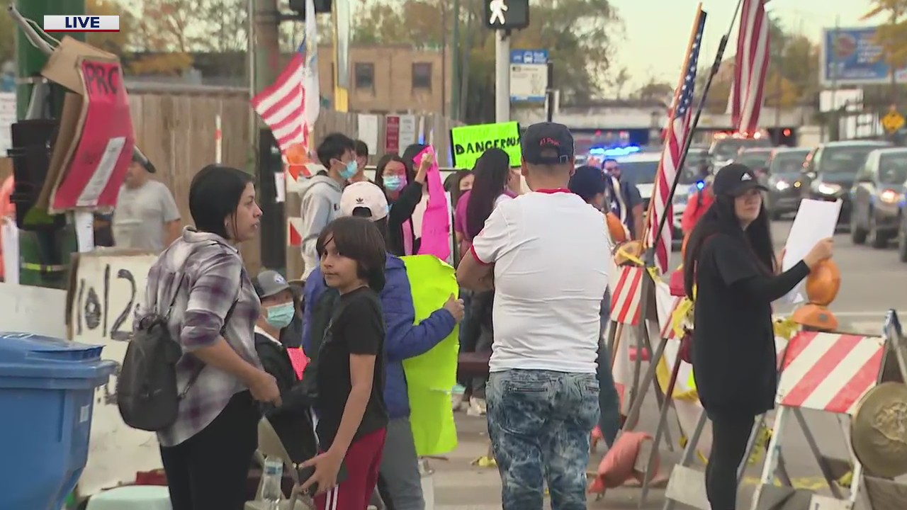 Brighton Park residents protest migrants in their neighborhood | FOX 32 ...