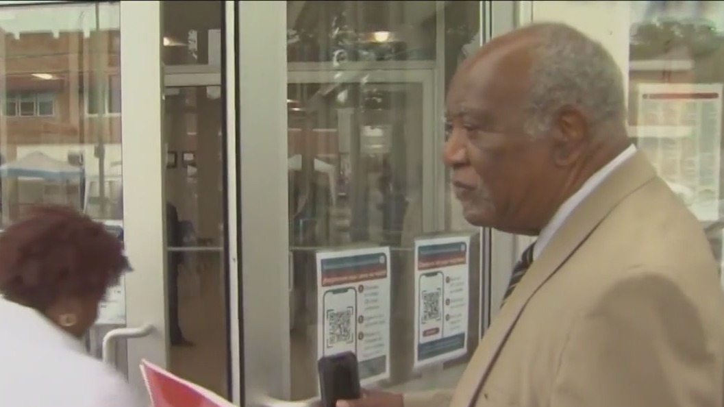 Illinois congressman seeks feedback on migrants in Chicago