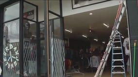 Chicago clothing store targeted by thieves in crash-and-grab burglary