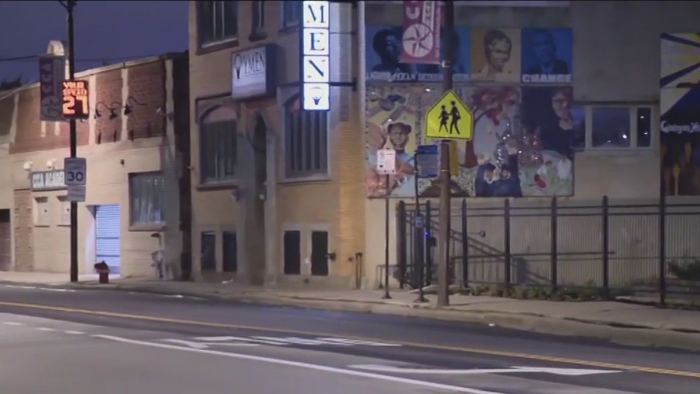 15 wounded in mass shooting on Chicago's West Side