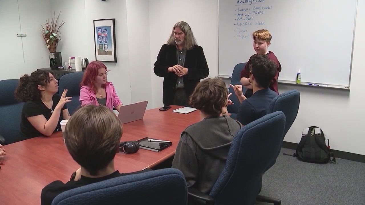 Columbia College program thrives amid growing popularity in American Sign Language