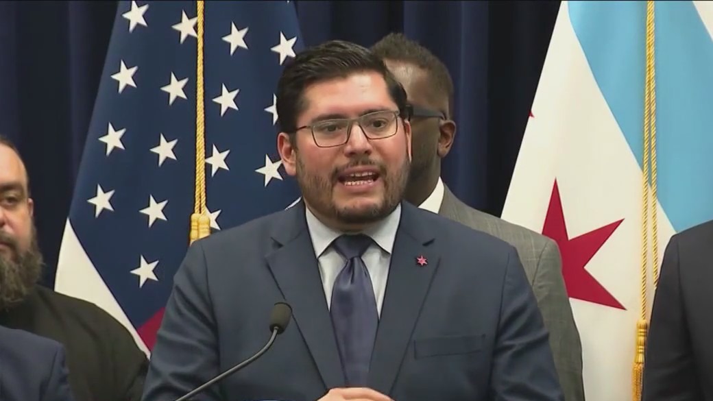 Ald. Ramirez-Rosa resigns as floor leader after chaotic City Council meeting as others call for his ousting