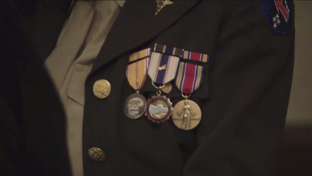 Chicago Bears and USAA honor women in service at inspiring Veterans Day dinner