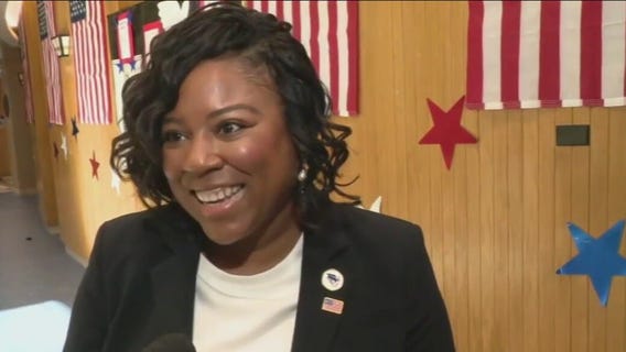 Elmhurst middle schoolers host breakfast for veterans