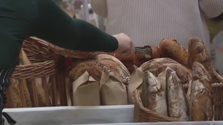 School transforms into Parisian market for 19th annual French fair