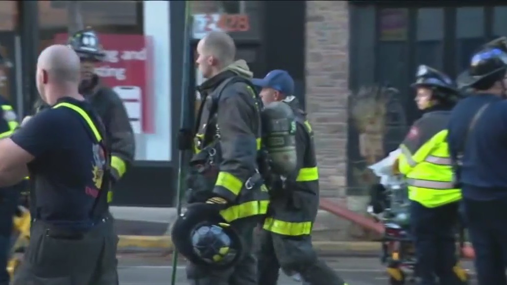 Chicago firefighter critically injured after Lincoln Park fire