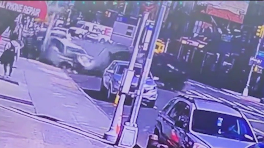 2 dead after car jumps curb, crashes into NYC pedestrians | FOX 5 New York
