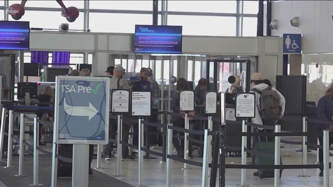 Thanksgiving travel rush in Chicago kicks off with record-breaking projections