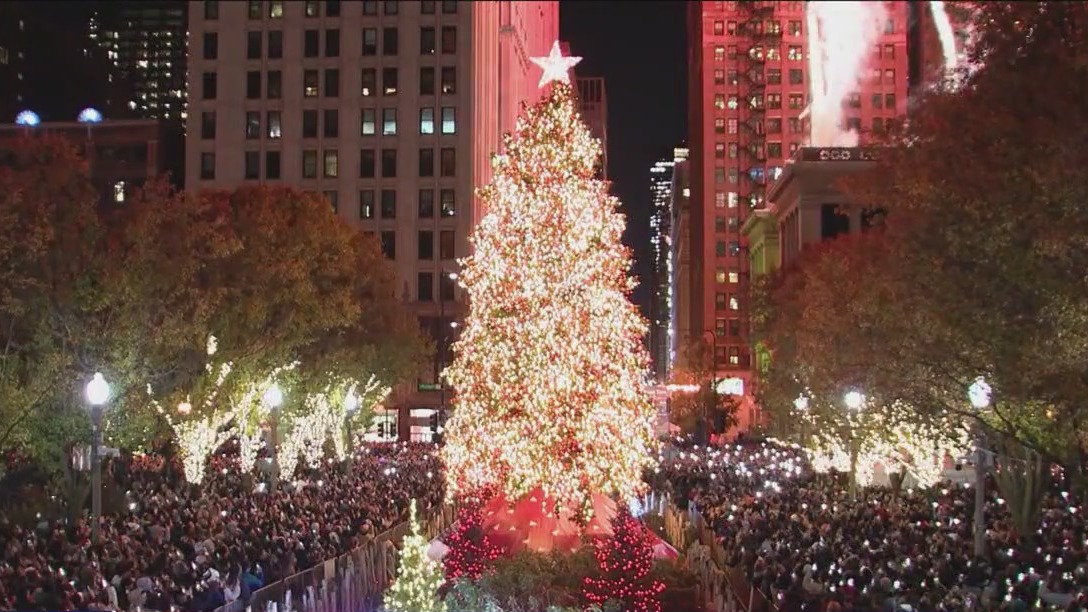 Chicago Christmas tree officially lit for the holidays