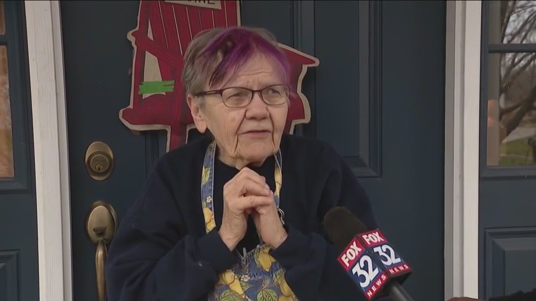 Neighbor speaks out after 2 children found stabbed in Chicago suburb