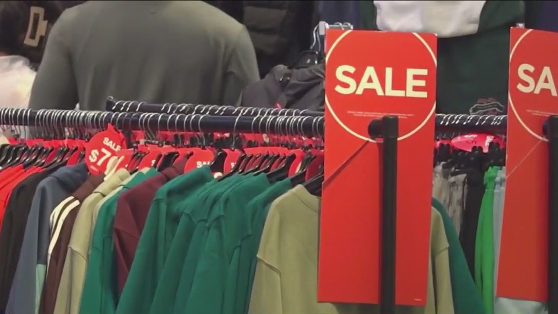 Holiday spending expected to smash records