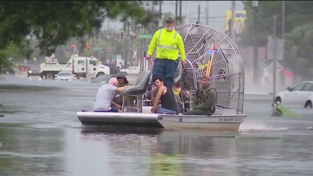 Crews rescue residents after Debby floods Sarasota | FOX 13 Tampa Bay