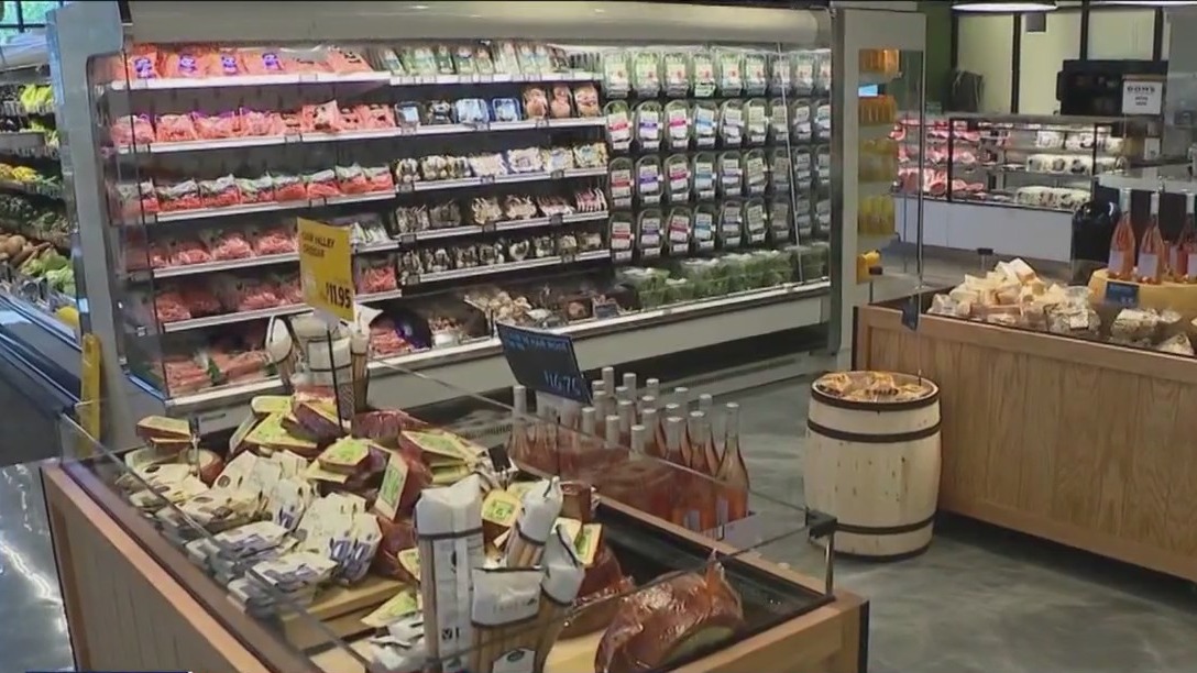 Chicago-based grocers Foxtrot, Dom?s Kitchen announce merger