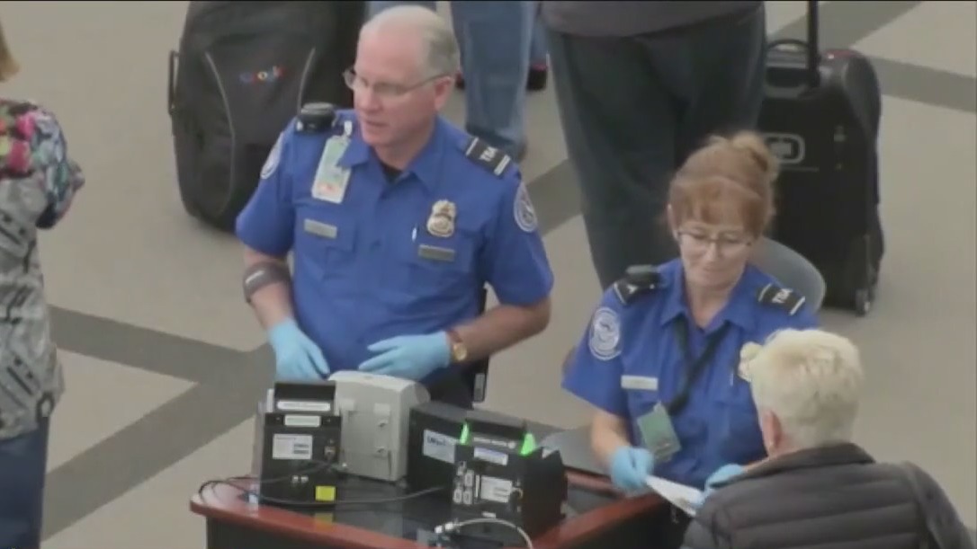 Holiday travel rush dwindles down after busy Thanksgiving weekend