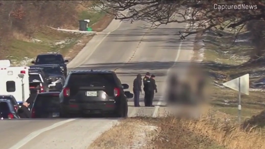 Woman's body found dumped on side of road in Chicago suburb