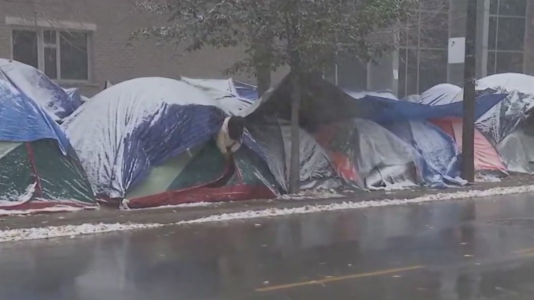 Oak Park houses migrants overnight