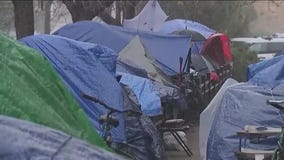 Chicago hotel workers protest layoffs amidst transition to migrant housing