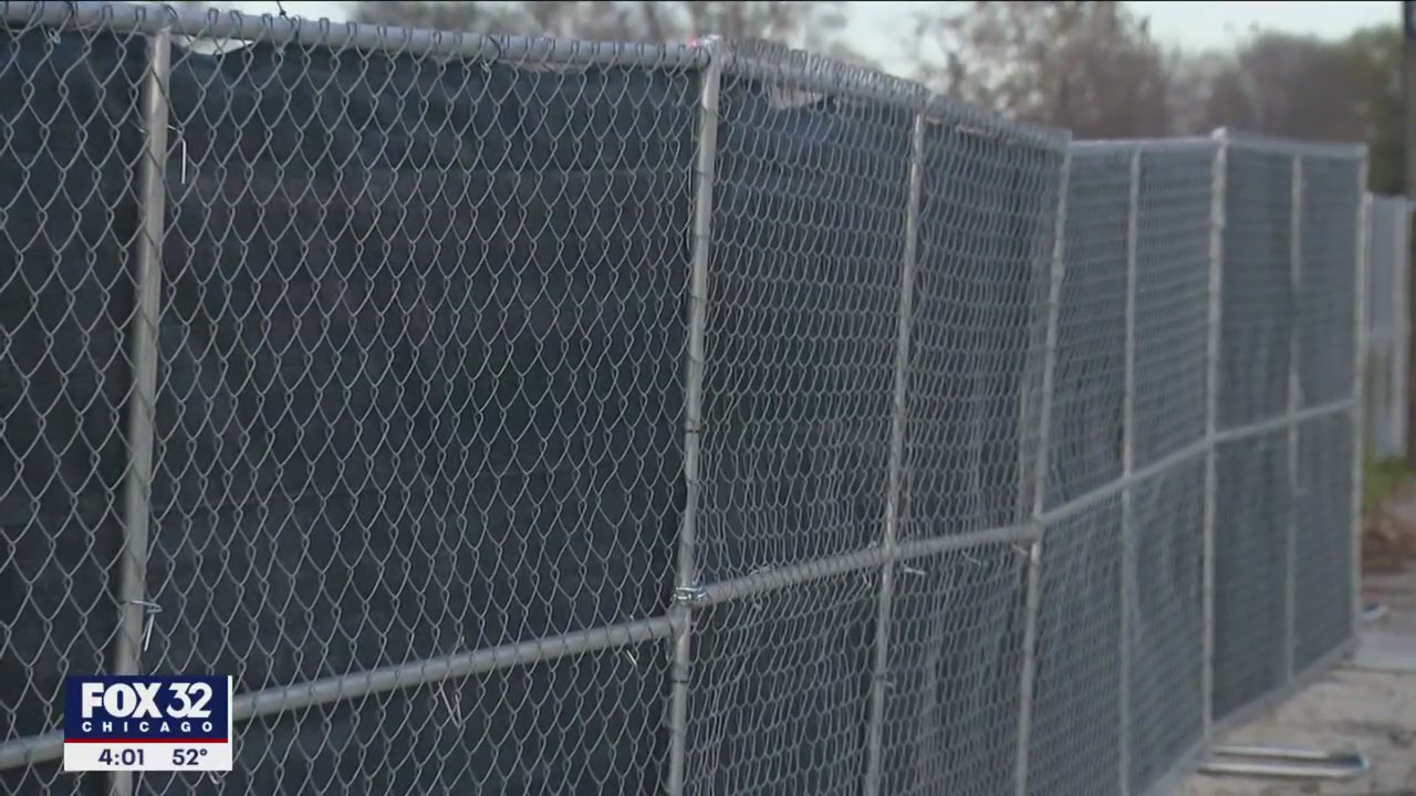 City crews block view of Chicago migrant site as construction gets underway