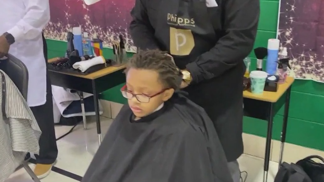 Phipps Academy of Barbering give free haircuts to Park Forest students