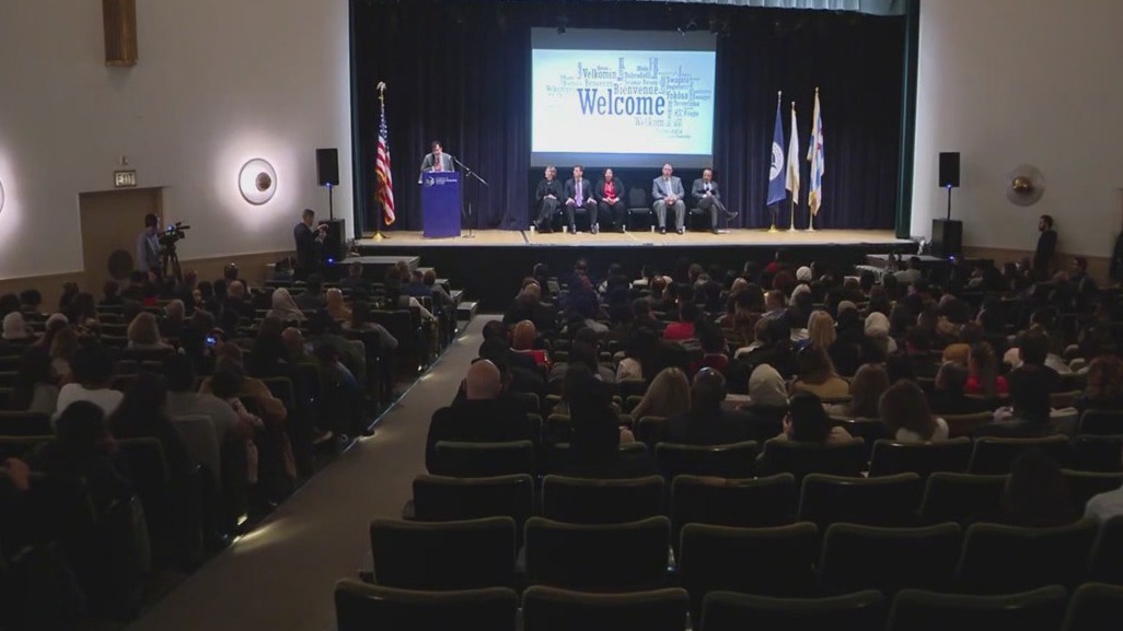 150 people celebrate becoming American citizens at Chicago museum