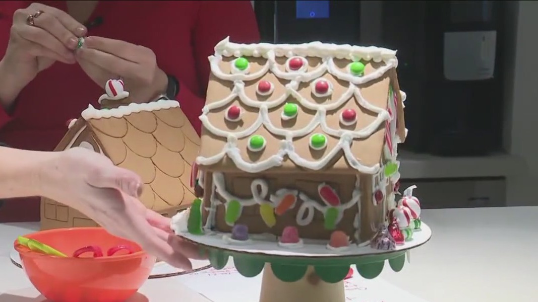 Making gingerbread houses with Taste Buds Kitchen