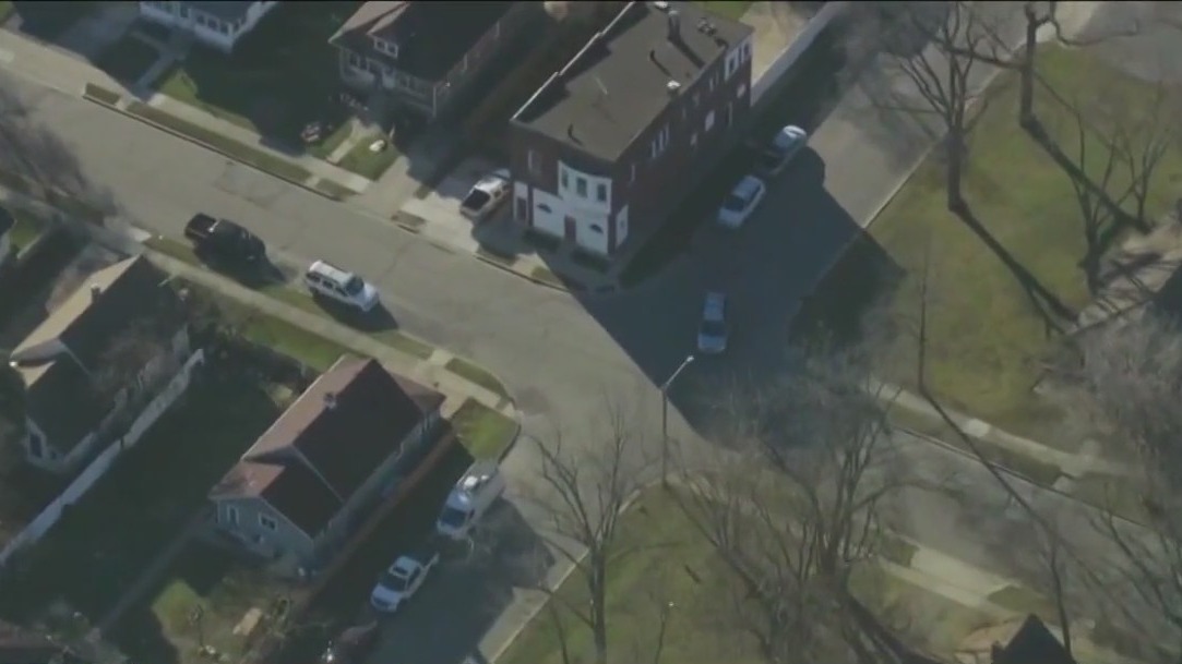 Gunman shot by police after breaking into Joliet home