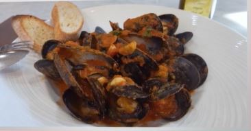 Holiday Helpings: Mussels with Tomato Sauce