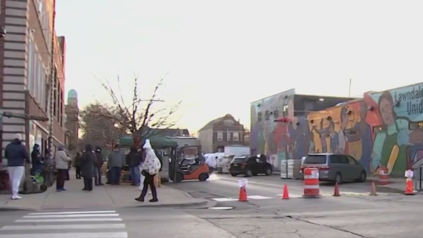 Families in need experience holiday cheer in Little Village