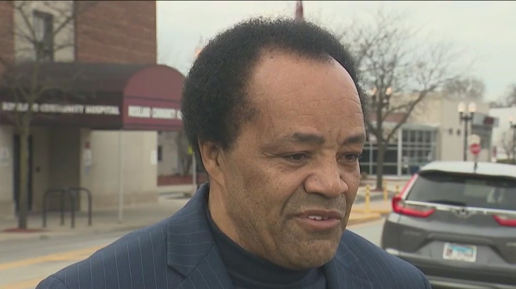 Desperate search underway for family of toddler found alone on streets of Chicago