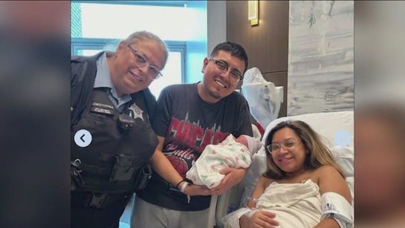 Chicago police officer helps deliver baby
