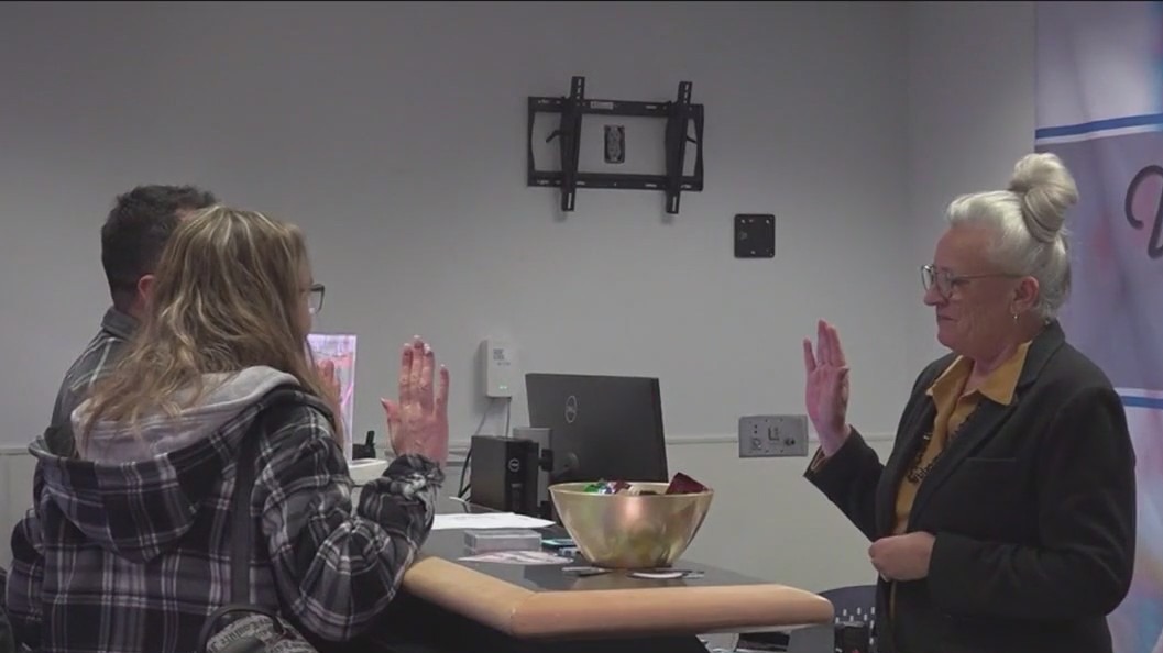 Las Vegas hosts marriage pop-up through New Year's Eve