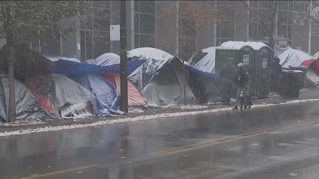 Migrants in Chicago: State funds hotel stays for hundreds of asylum seekers amid 'unprecedented' influx