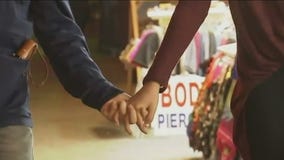 Singles looking for holiday romance