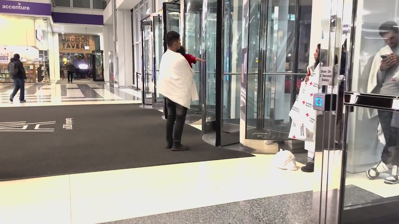 More migrants arrive in Chicago from the suburbs