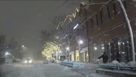 Heavy bands of snow hamper traffic on Illinois Tollway