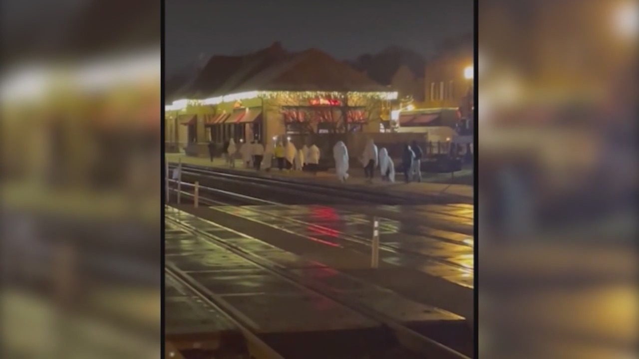 Texas gov responds to Illinois gov about migrants