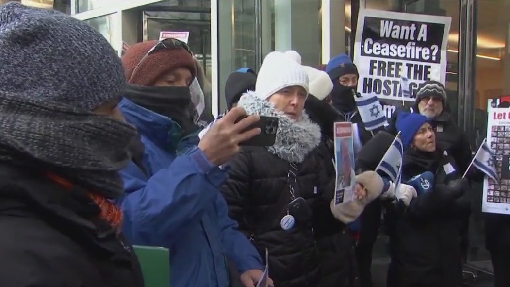 Protestors gather in Chicago to mark 100 days since Hamas attack