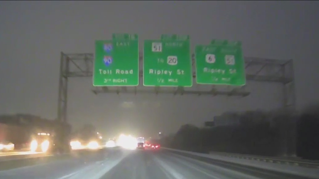 Heavy snow, low visibility impacting Indiana roads
