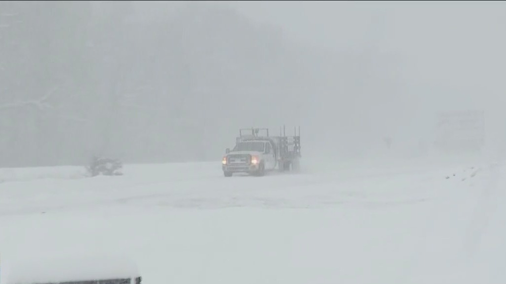 Heavy snow swamps northwest Indiana