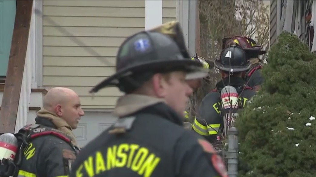 2 firefighters hurt battling Evanston blaze