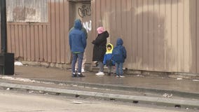 Chicago mayor hosts closed-door migrant meeting