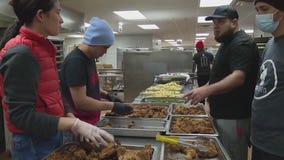 Chicago nonprofit's migrants helping to feed other asylum seekers