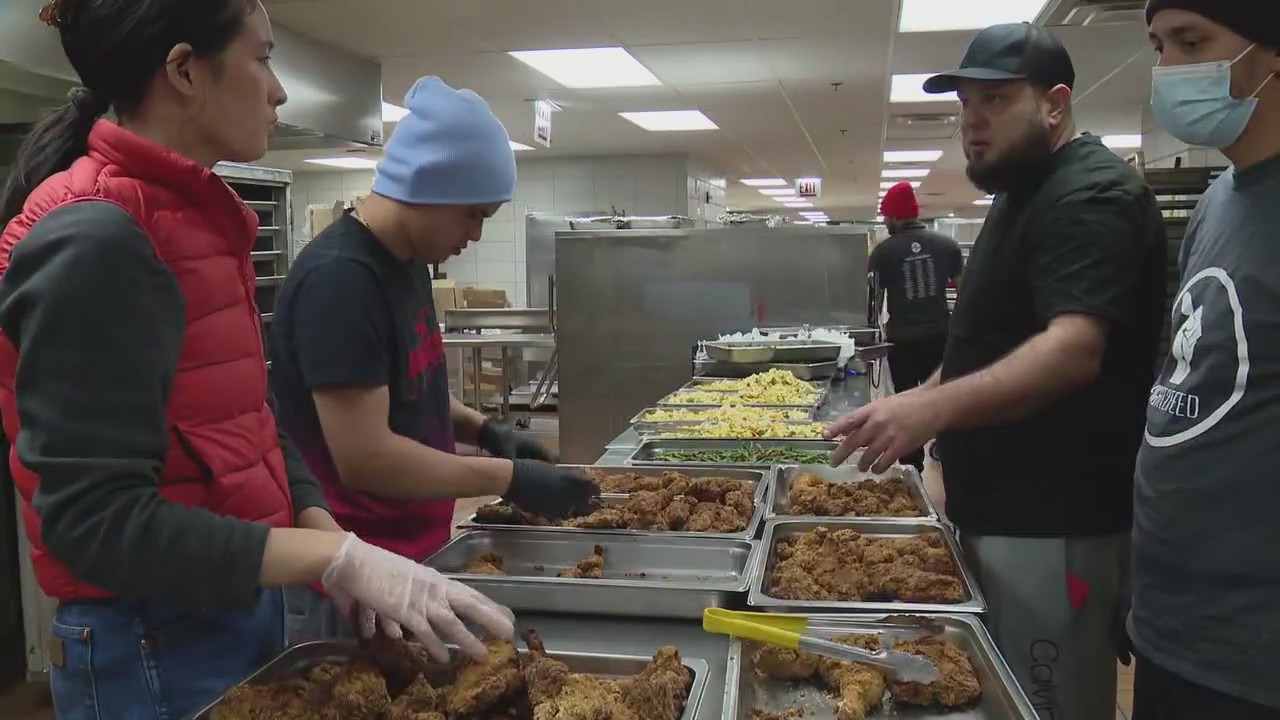 Chicago nonprofit's migrants helping to feed other asylum seekers