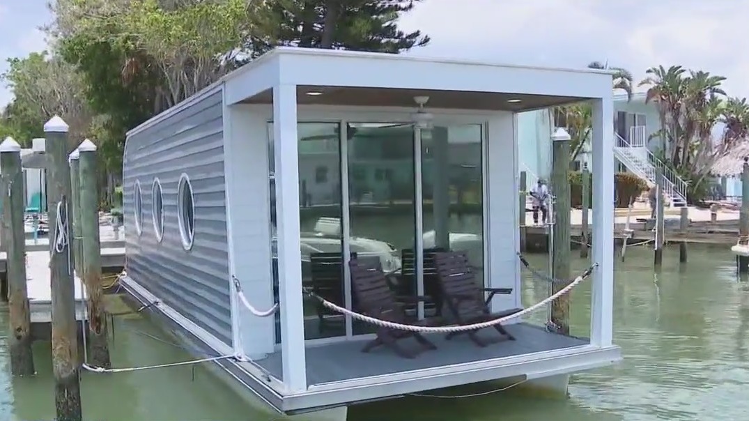Vacationers in Clearwater can stay in a houseboat