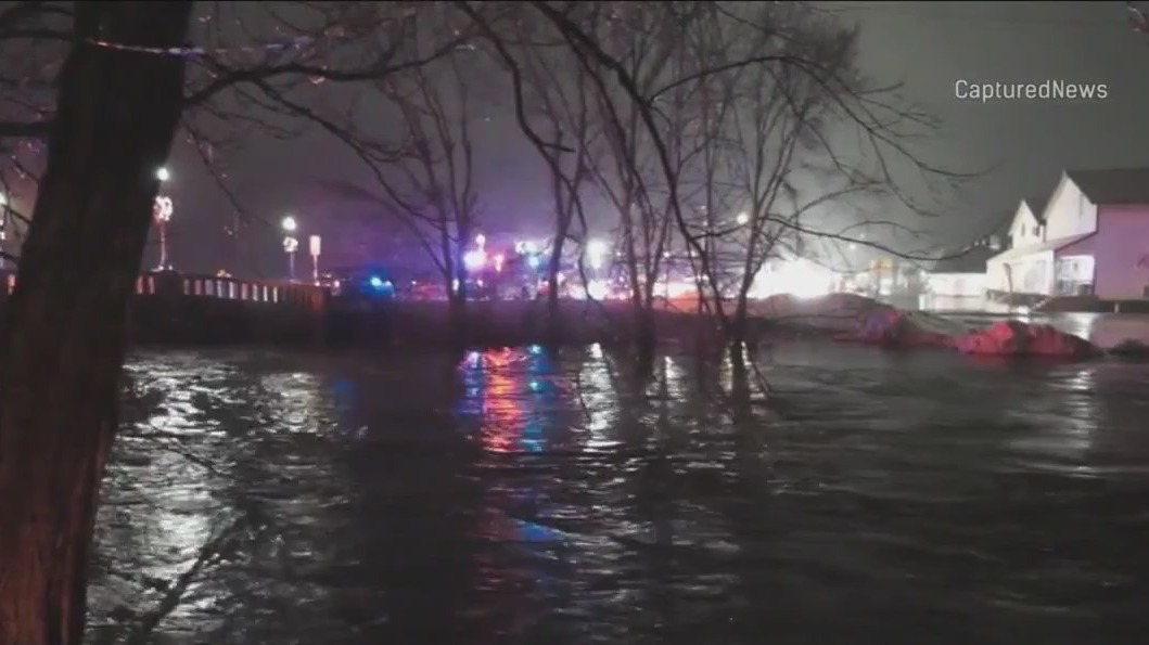 Flash flooding forces evacuations in southwestern Will County along Kankakee River