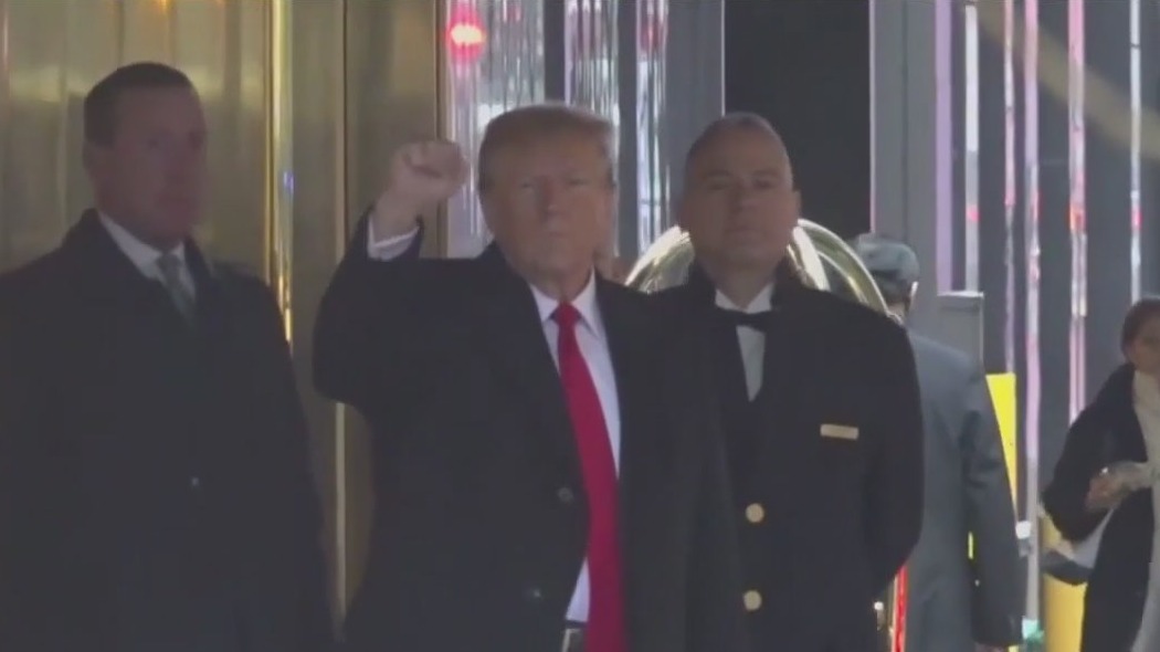 Trump walks out during closing arguments of defamation trial | FOX 32 ...