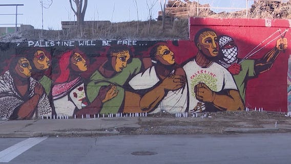 Artist creates Chicago mural to raise awareness, advocate for change in Gaza