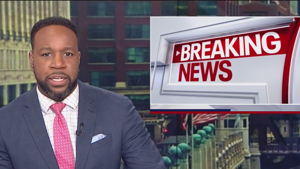 Off-duty Chicago firefighter in critical condition after Bronzeville shooting